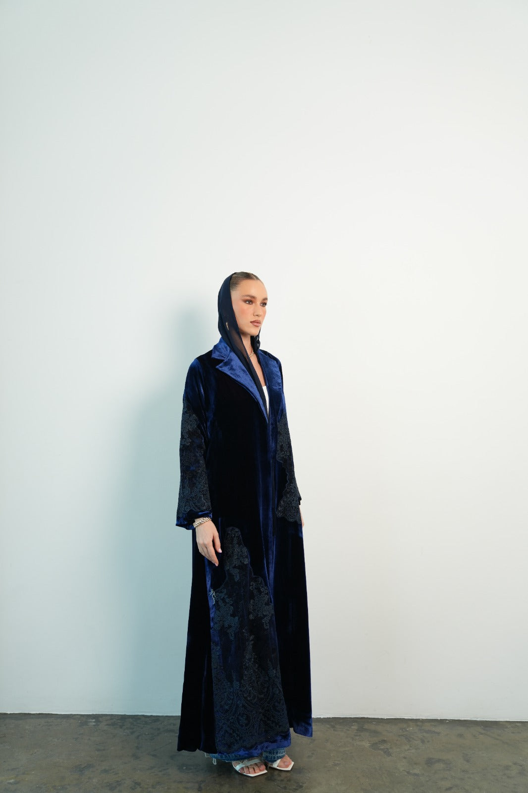 20 - navy velvet dentail
